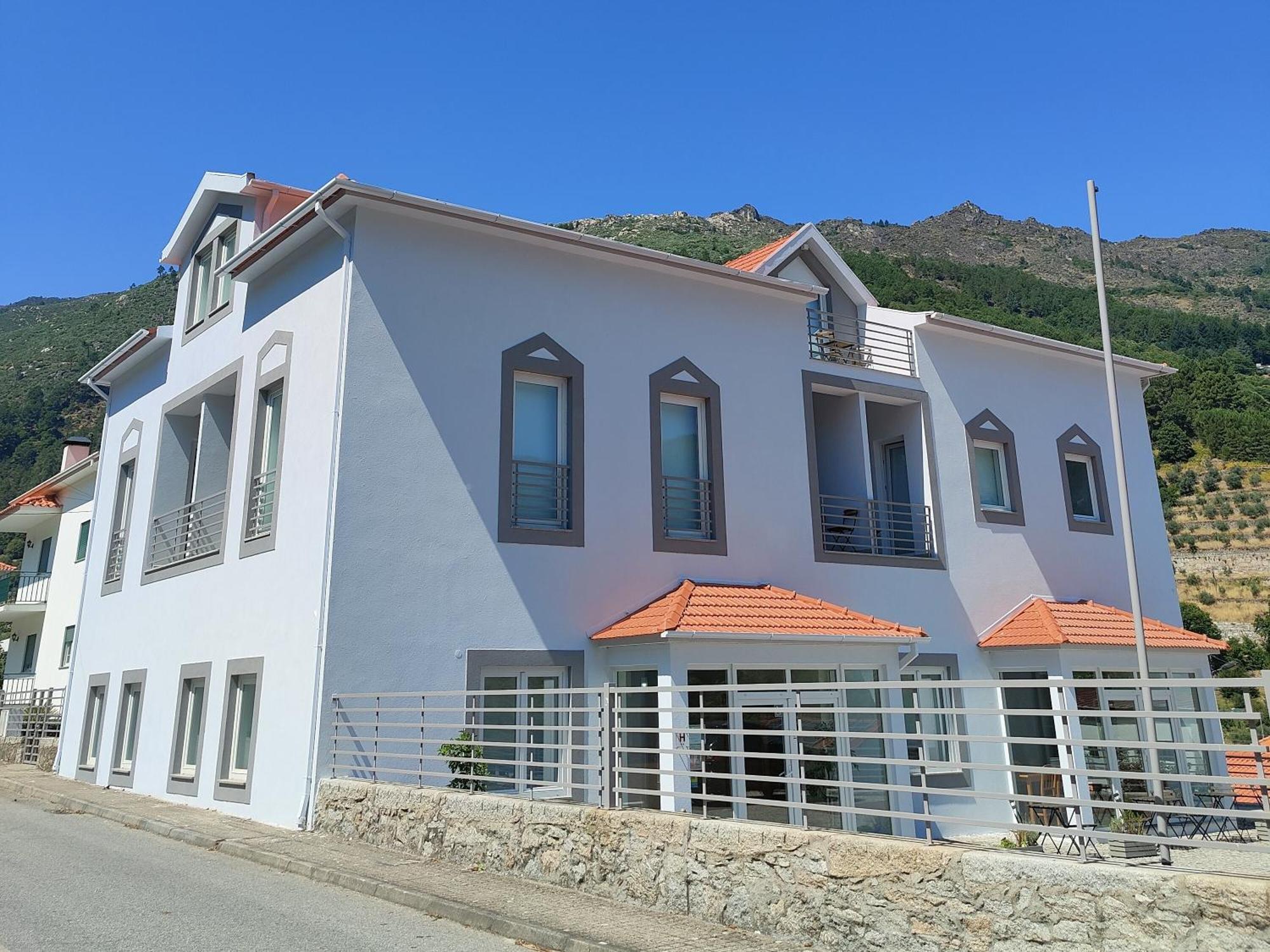 Vale Do Zezere Hotel Мантейгас Экстерьер фото